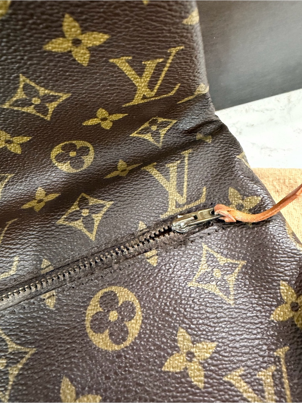 RARE Louis Vuitton Pliant envelope clutch Monogram canvas with tan leather strap - Picture 8 of 8